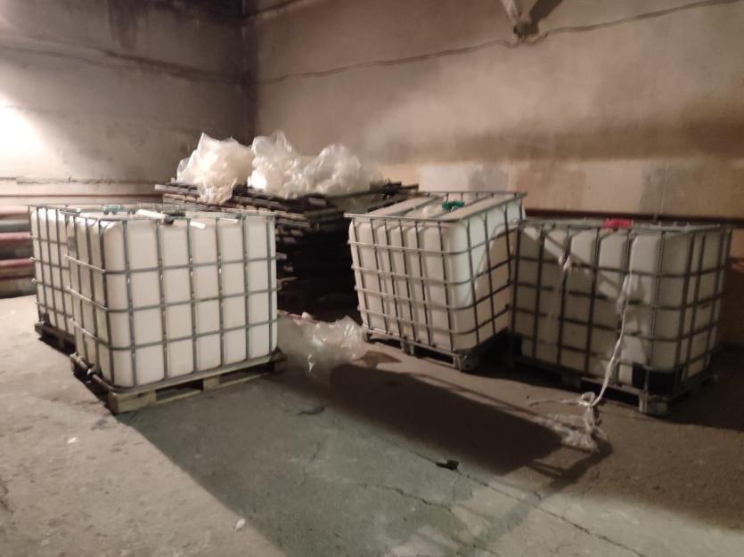 Фото В Каслях свернули крупный цех по производству контрафактного алкоголя