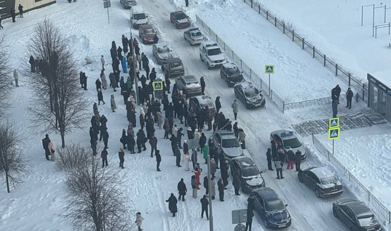 Фото В Нижнекамске подросток с ножом напал на уборщицу школы