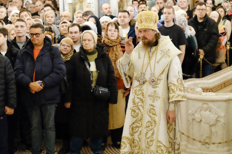 Фото В праздник Рождества митрополит Алексий провёл в Челябинске Божественную литургию
