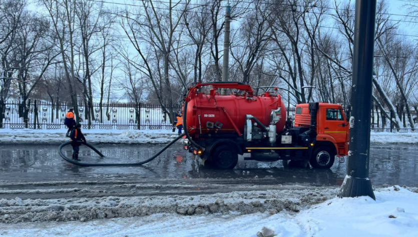 Фото В Челябинске из-за коммунальной аварии на Новороссийской без воды остались более 20 улиц