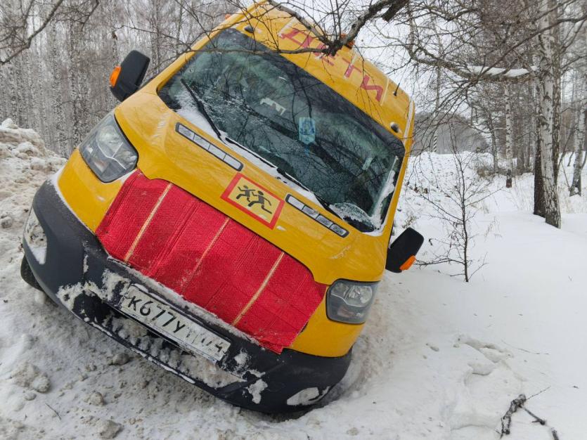 Фото В Челябинской области водитель школьного автобуса погиб за рулём
