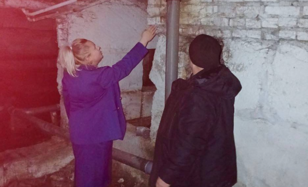 Фото Прокуратура заинтересовалась подтоплением подвала дома в селе Коелга и изливом сточных вод в реку