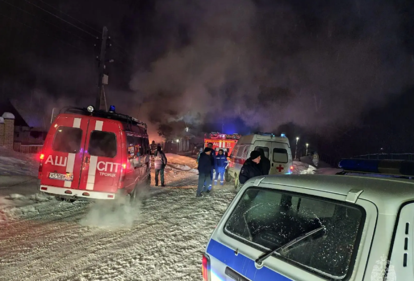Фото В Троицке в частном доме на улице Циолковского при тушении пожара найдено тело женщины