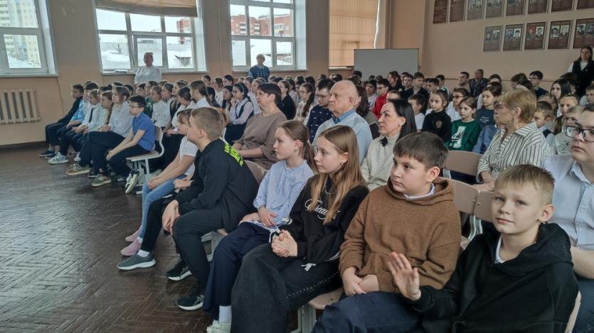 Фото «Треугольники надежды»: школьники Екатеринбурга передали весточки бойцам на передовую