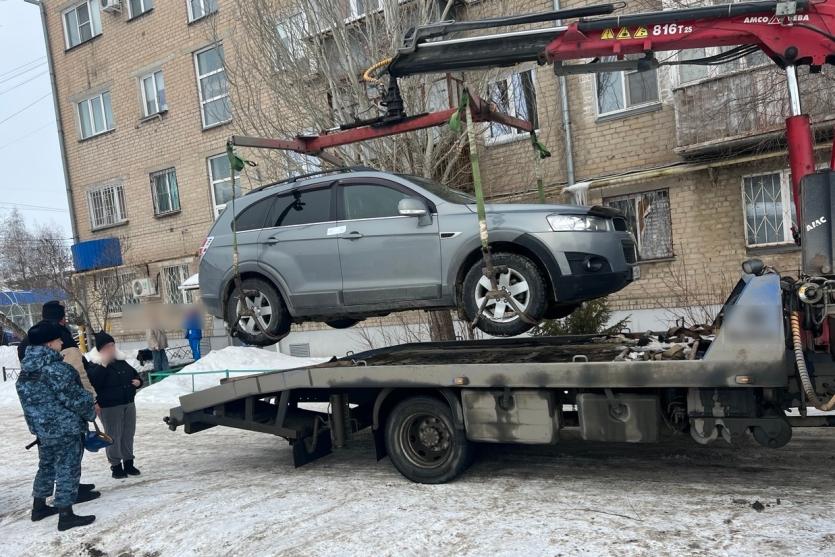 Фото В Копейске «Дорожный пристав» помог арестовать три иномарки за долги