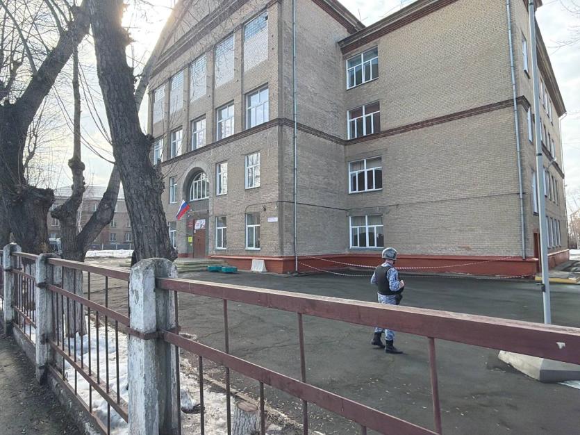 Фото Попал однокласснице в лицо: после стрельбы в челябинской школе возбуждено три уголовных дела