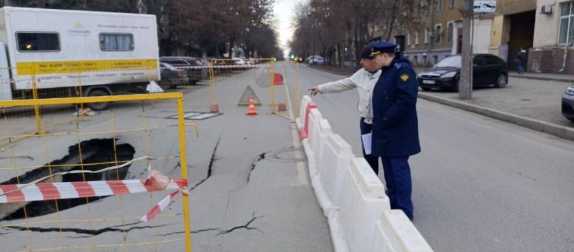 Фото Прокуратура начала проверку по факту провала асфальта в центре Челябинска