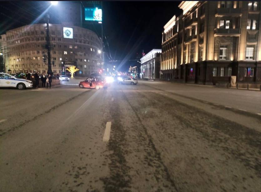 Фото В Челябинске в ДТП с двумя иномарками пострадали дети