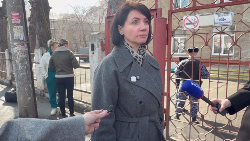 Фото В челябинской школе после стрельбы отменили занятия, с детьми работают психологи