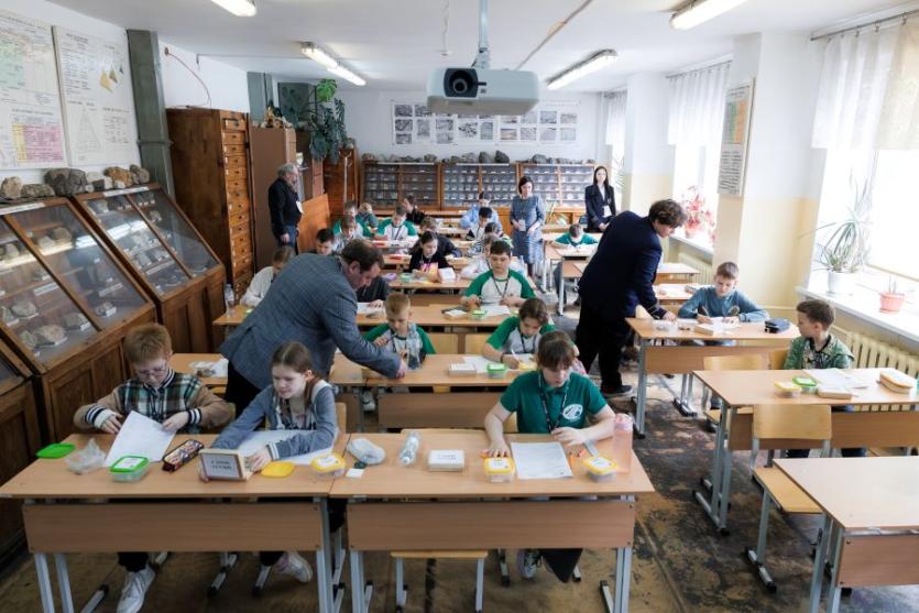 Фото Школьники из Челябинской области заняли призовые места в Олимпиаде юных геологов