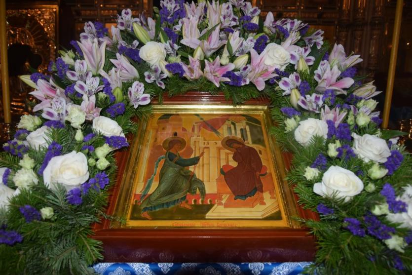 Фото В Великий вторник православные празднуют Благовещение Пресвятой Богородицы