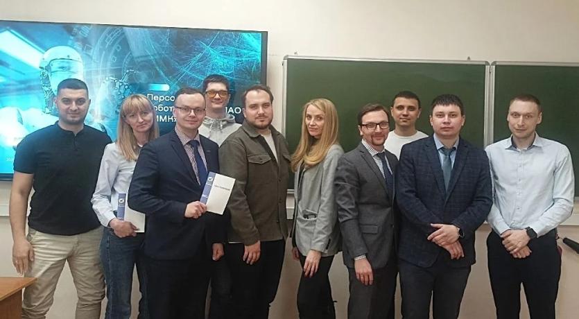 Фото Работники ММК учатся создавать роботов