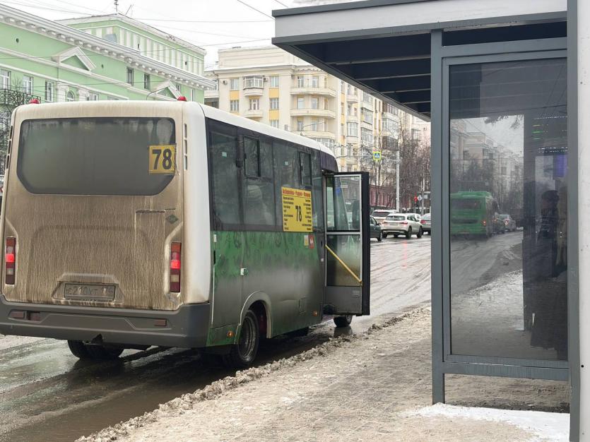 Фото В Челябинске оштрафовали перевозчиков за грязные автобусы