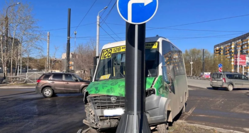 Фото В Челябинске региональный СКР выяснит детали травмирования пассажиров в маршрутке № 128