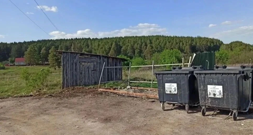 Фото В Катав-Ивановске гору мусора на контейнерной площадке убрали только после вмешательства прокуратуры