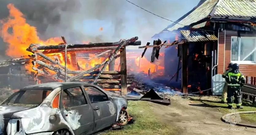 Фото Возгорание автомобиля привело к пожару в селе Шемаха