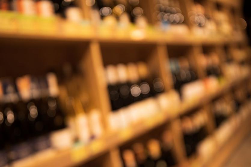 Фото Роспотребнадзор ограничил продажу минеральной воды и алкоголя из Армении: в чём причина?