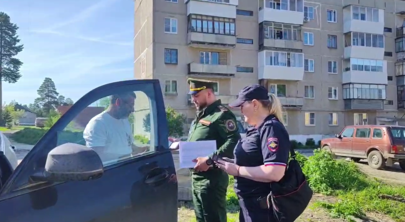 Фото  Военные следователи выявляли в Чебаркуле не вставших на воинский учёт мигрантов