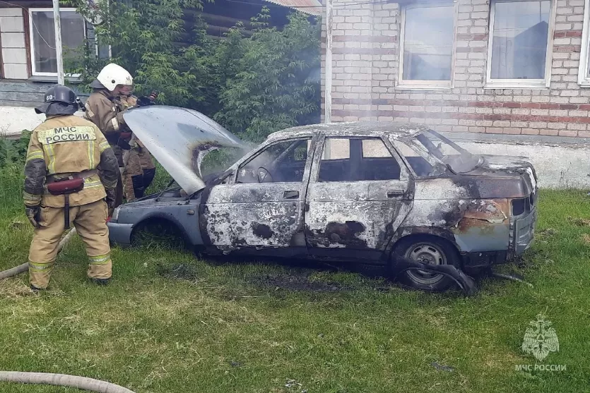 Фото В Каслях вспыхнул легковой автомобиль