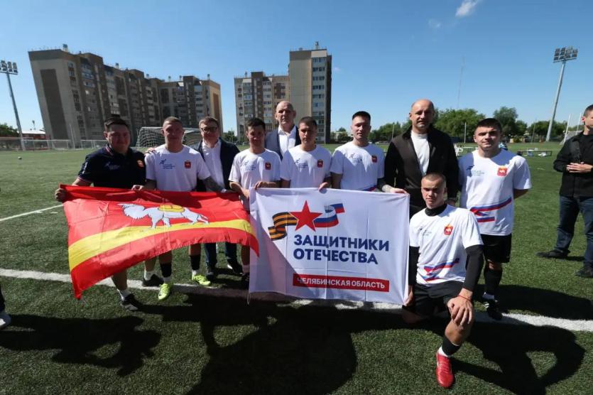 Фото Футбольный азарт и сила духа: в Челябинске стартовал турнир по мини-футболу в рамках Кубка полпреда УрФО