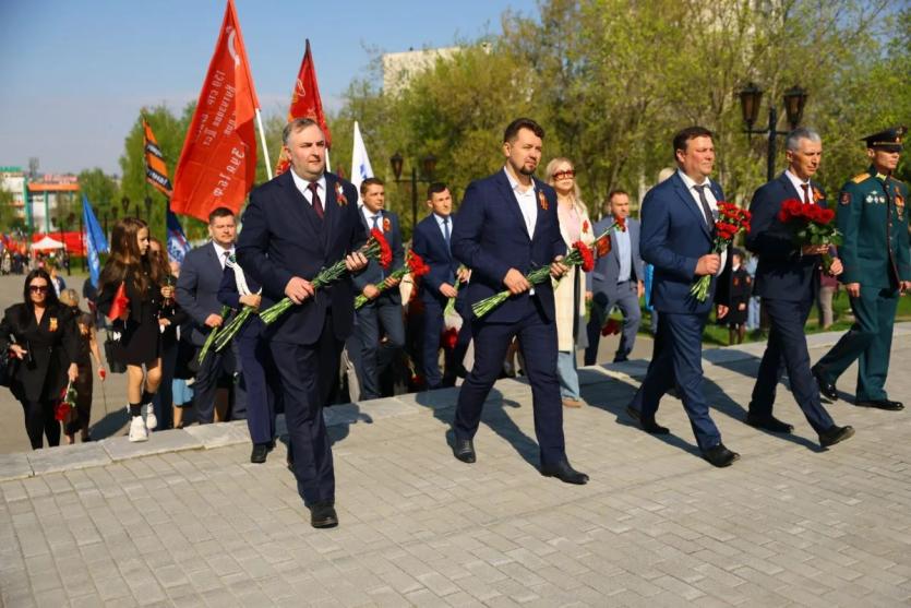 Фото В День Победы депутаты Заксобрания Челябинской области почтили память героев 