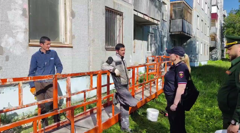 Фото   В Чебаркуле мигрантов проверили военные следователи