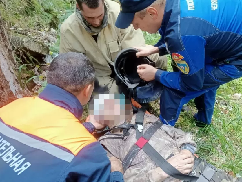 Фото Под Ашой пожилой мужчина упал в овраг во время сбора ягод
