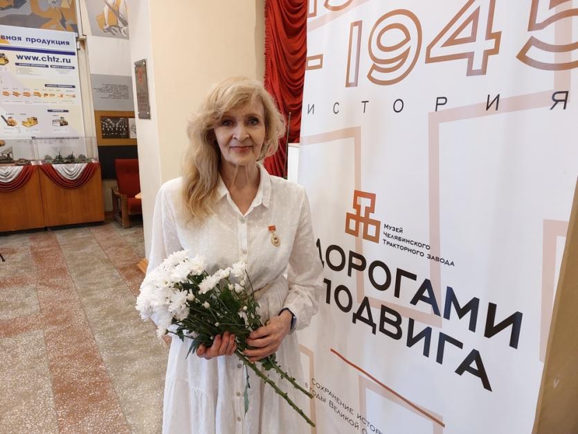 Фото Надежда Дида стала первой обладательницей знака Почетный ветеран Тракторозаводского района