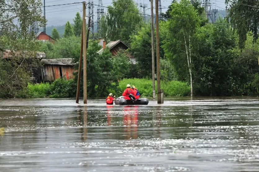 Фото Большая вода медленно покидает Верхний Уфалей