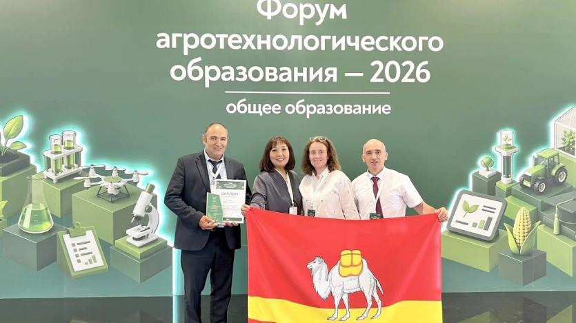 Фото Учитель из Аргаяшского округа Альберт Исламов награждён на Форуме агротехнологического образования
