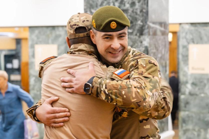 Фото В Челябинске наградили ветеранов боевых действий и почтили память героев