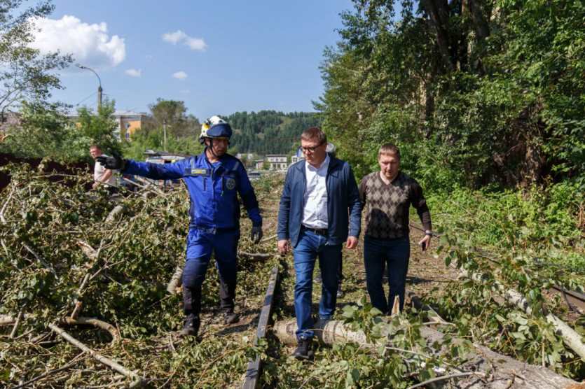 Фото Губернатор лично оценил последствия урагана в Златоусте и Миассе (фото и видео)