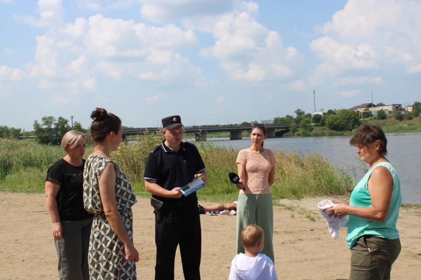 Фото На Южном Урале полиция и общественники проводят рейды на пляжах Троицка и Южноуральска