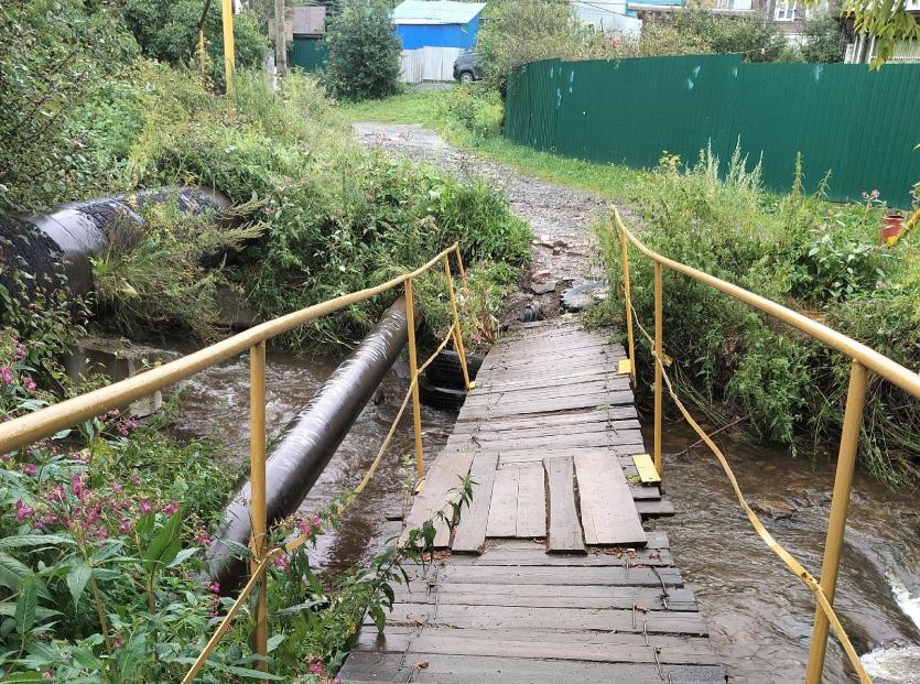 Фото Судьба ещё одного моста в Златоусте висит на волоске