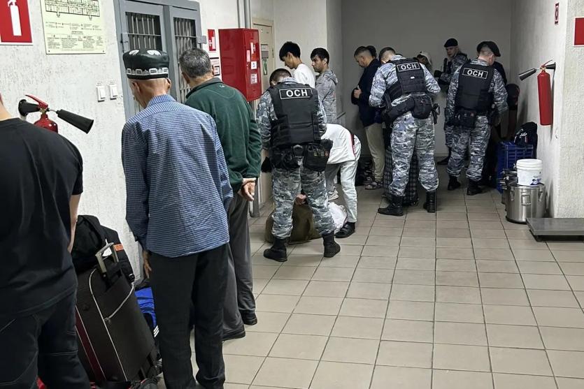 Фото Из Челябинской области выдворили ещё 26 мигрантов