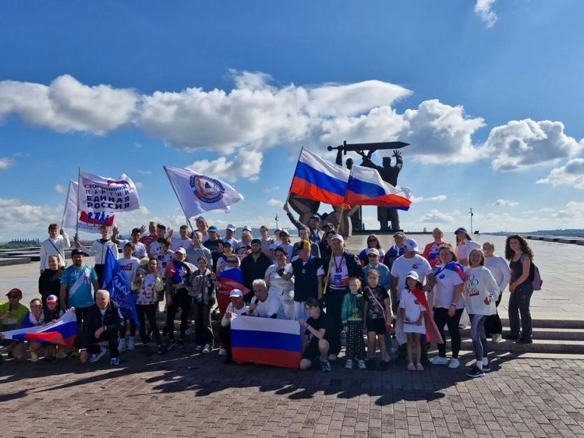 Фото Магнитогорцы пробежались под флагом России