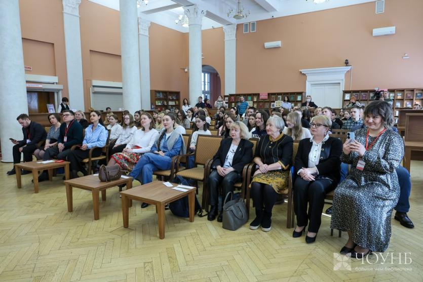 Фото «Живое слово»: в Челябинской Публичной библиотеке работает Центр русского языка