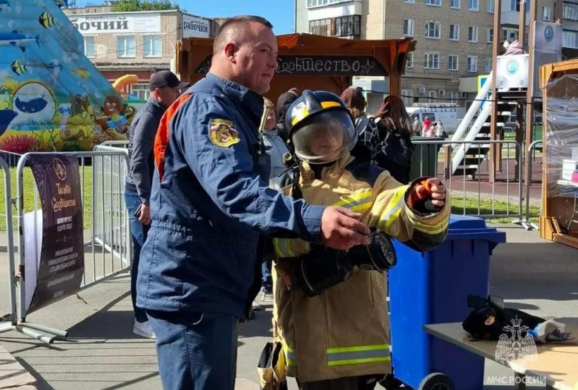 Фото Праздник с гарантией безопасности: Спасатели отметили День города и День шахтера в Копейске