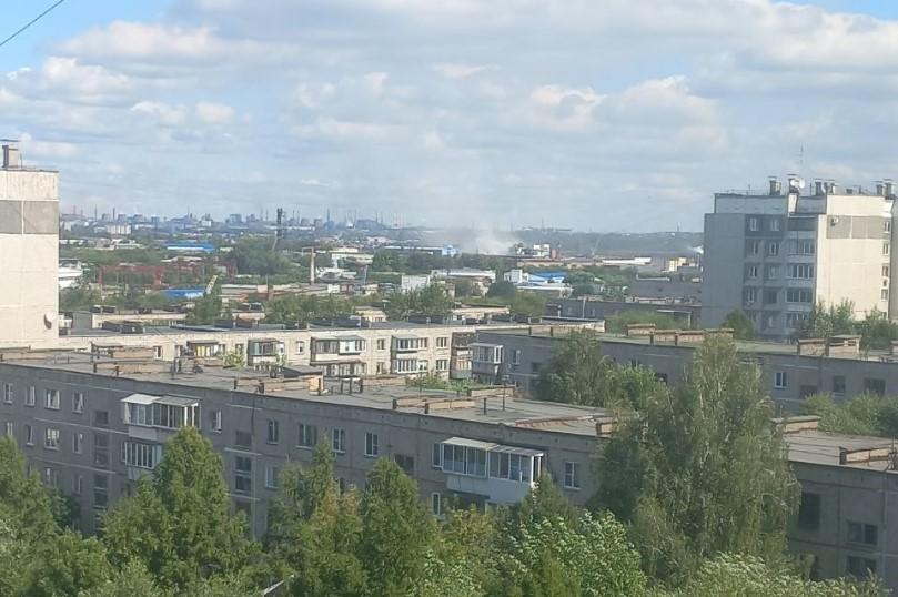 Фото В Челябинске тушат пожар в районе цинкового завода