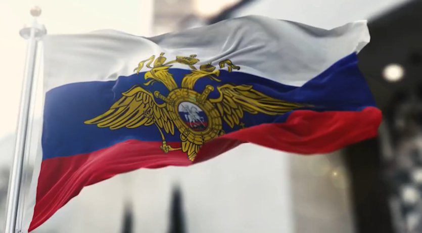 Фото Полицейские креативно поздравили южноуральцев с Днём Государственного флага России