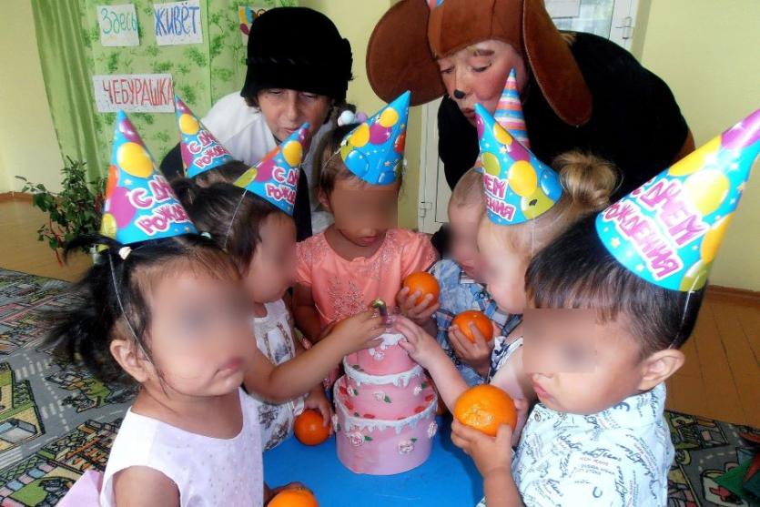 Фото  Добрый праздник для малышей: в челябинской колонии отметили день рождения Чебурашки