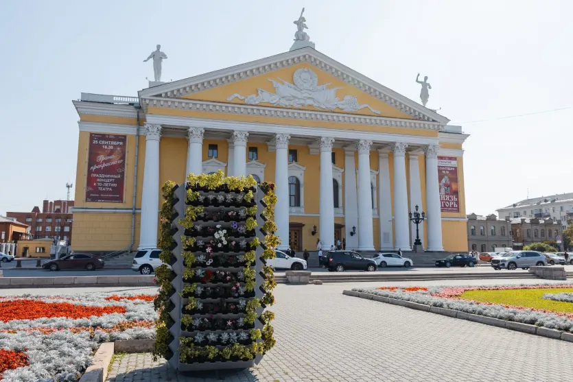 Фото Власти просят челябинцев не рушить цветочные башни