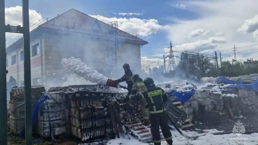 Фото  Огненное ЧП на Игуменке: в Челябинске под открытым небом вспыхнул алкоголь