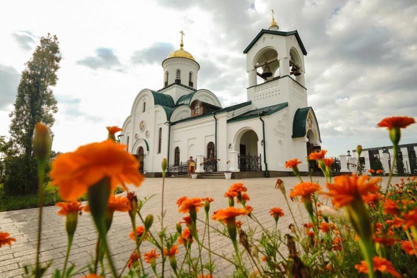 Фото Храм целителя Пантелеймона, возведенный при поддержке Томинского ГОКа, отметил престольный праздник (фото)