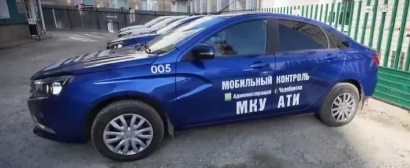 Фото Сработало! Любители парковаться на челябинских газонах стали реже нарушать правила