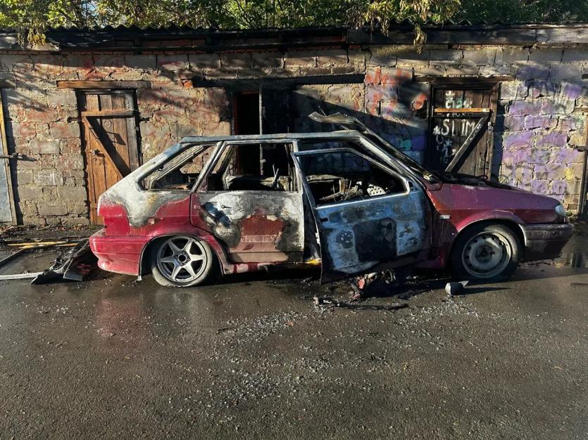 Фото В Еманжелинском округе девушка из ревности подожгла автомобиль 
