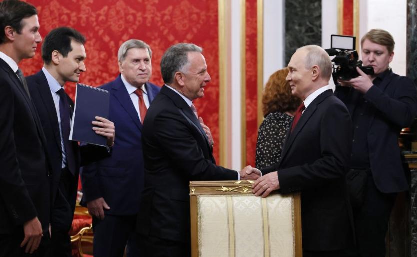 Фото Владимир Путин провел трехчасовые переговоры в Кремле со спецпосланниками Дональда Трампа