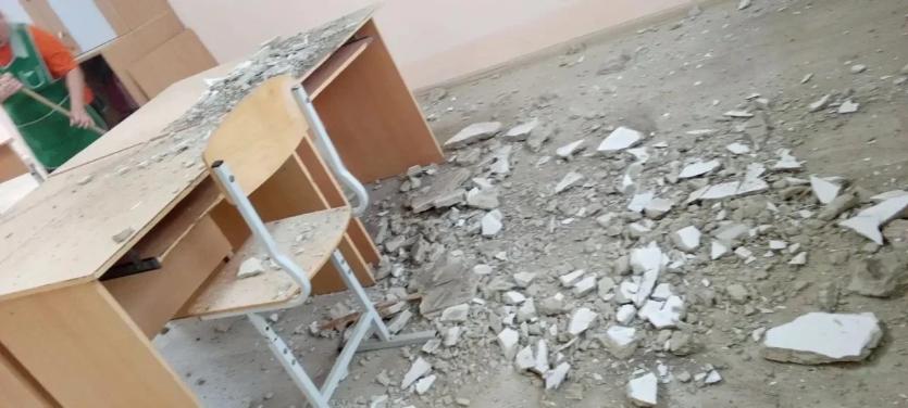Фото В копейской школе № 9 обрушился потолок: прокуратура организовала проверку