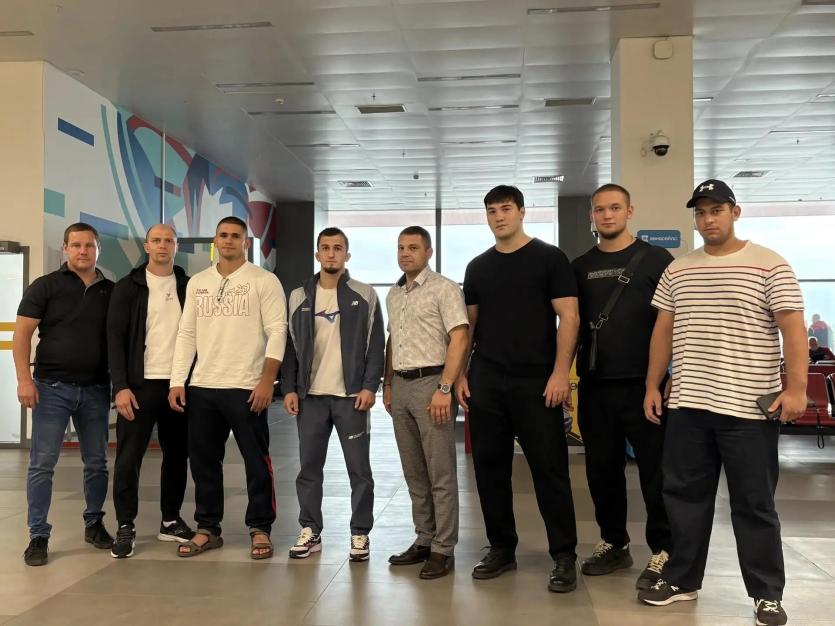 Фото В аэропорту Челябинска встретили серебряных призёров первенства Европы по дзюдо