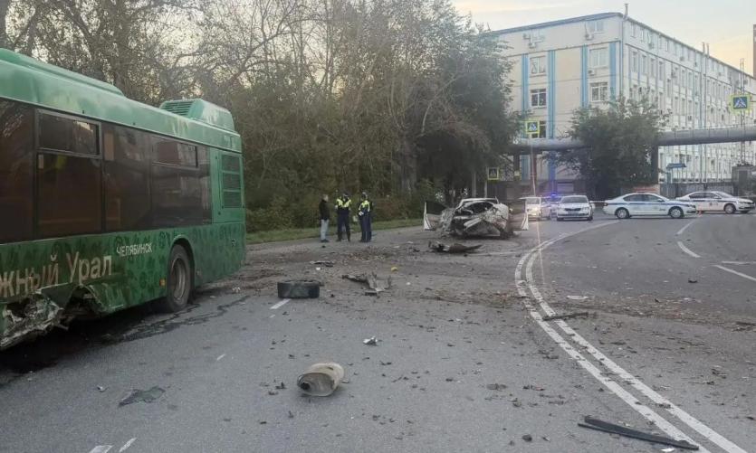 Фото Смертельное ДТП в Челябинске: Столкнулись автомобиль и автобус